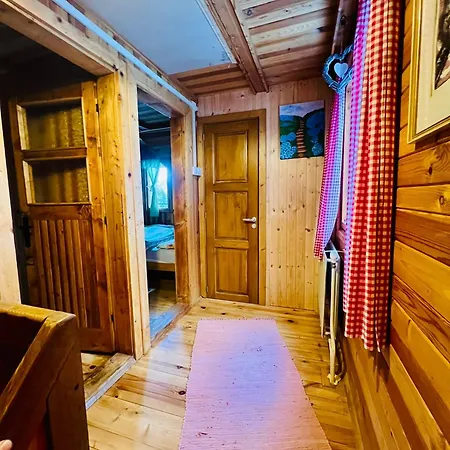 Juliana شاليه Maly Lipnik